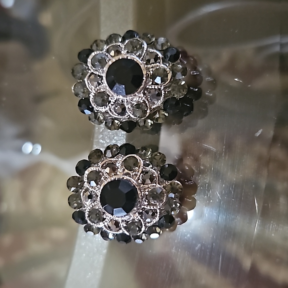 Vintage clip on earrings black stones over silver cluster look